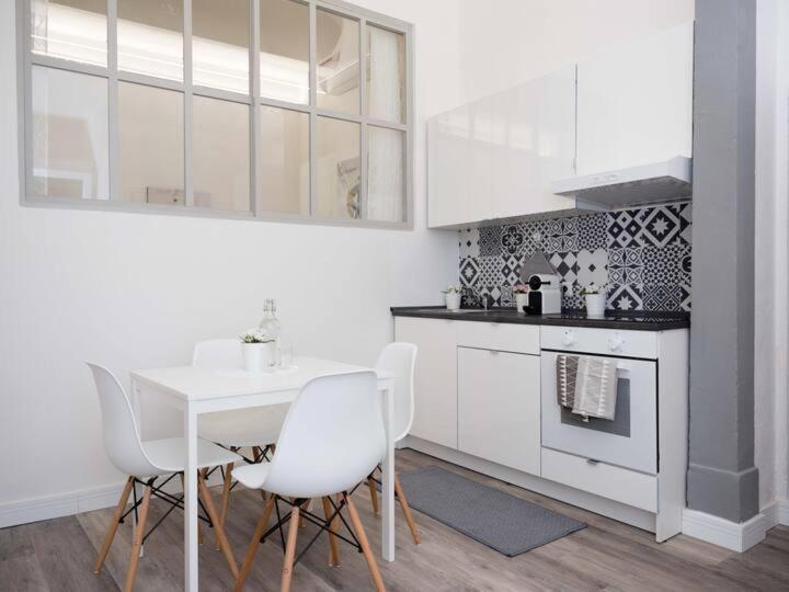 Comfy San Lorenzo Apartment Florence